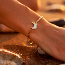 Load image into Gallery viewer, Crescent moon 14k bracelet
