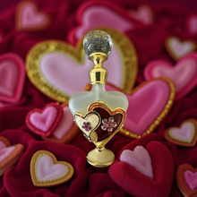 Load image into Gallery viewer, Beautiful 4ml heart-shaped perfume oil bottle
